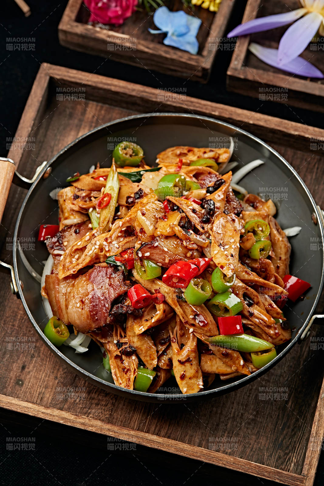 锅仔湘味腊肉豆干子卷图片