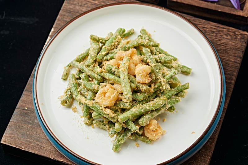 咸蛋黄焗大虾仁豇豆角图片