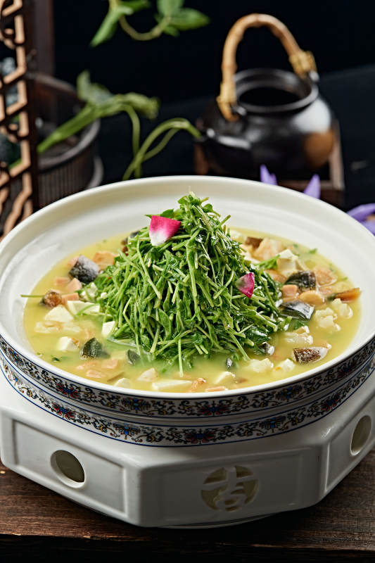 火腿皮蛋贝丁豆腐虾仁芽菜汤图片