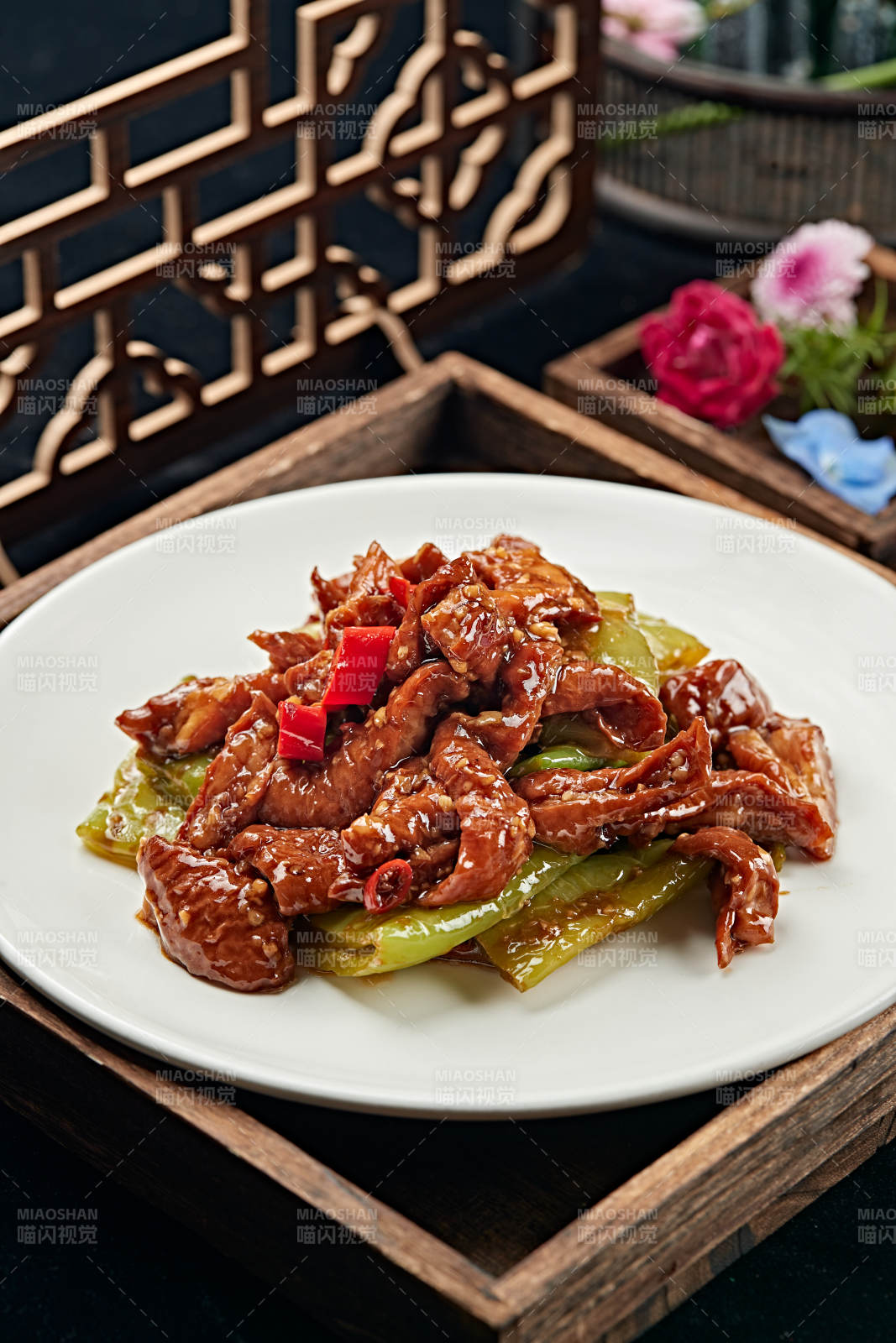 红烧浓汁尖椒肥肠图片