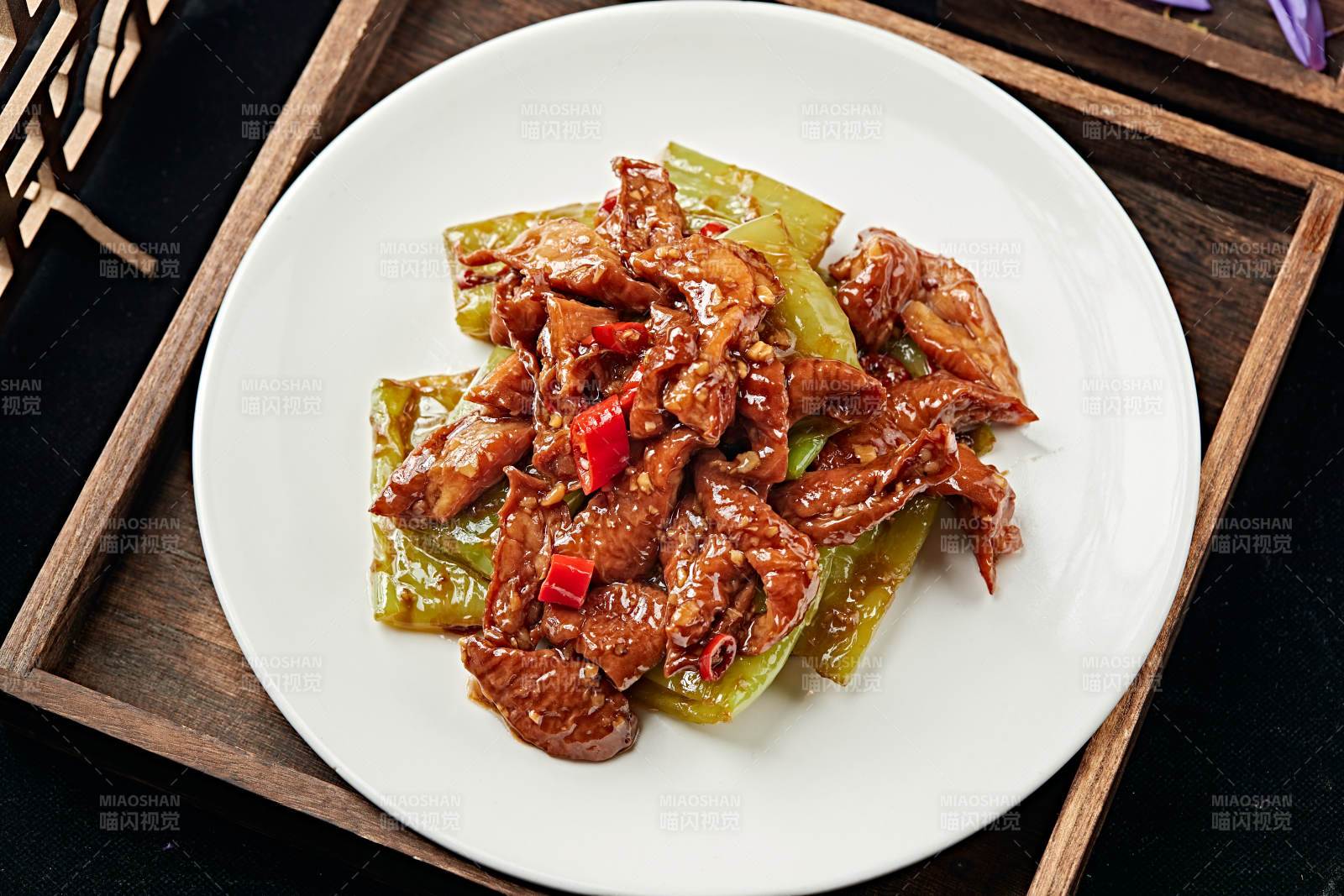 红烧浓汁尖椒肥肠图片