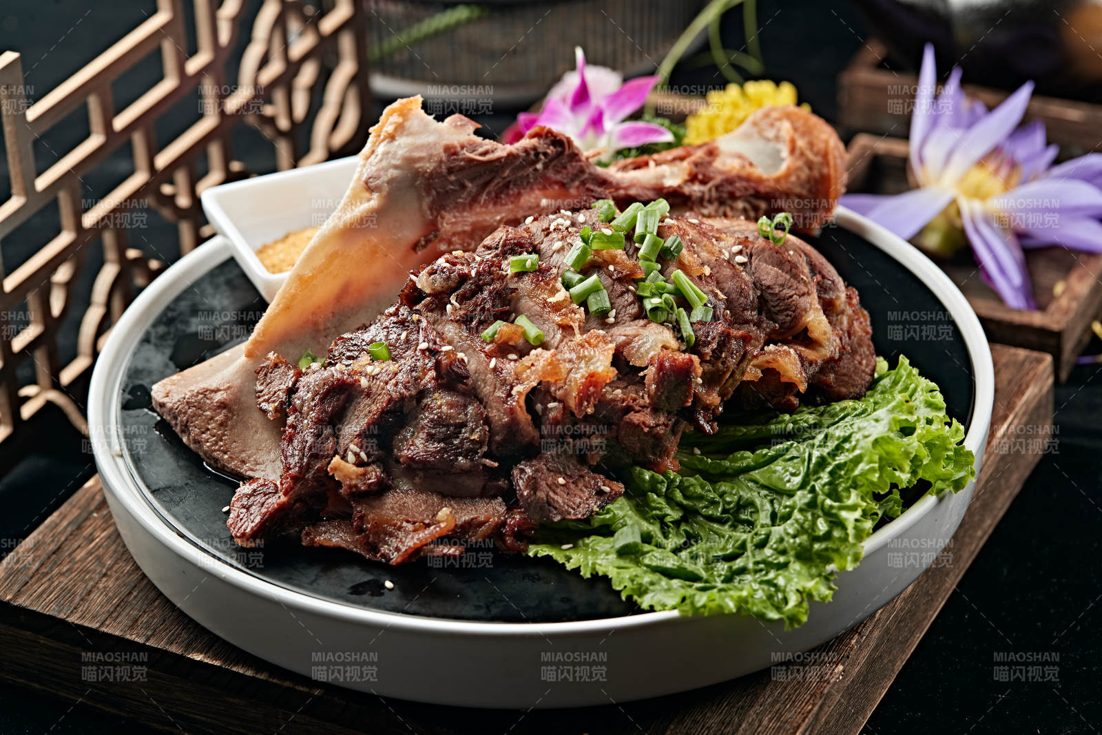 碳烤牛拆骨肉切片图片