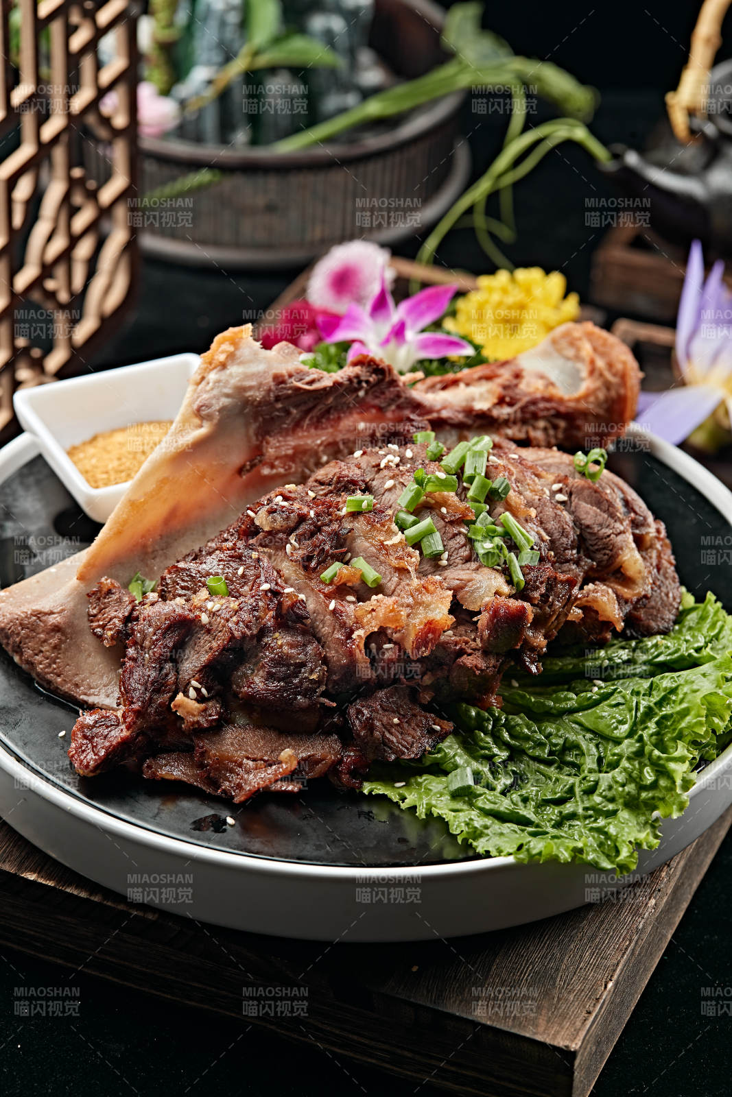 碳烤牛拆骨肉切片图片