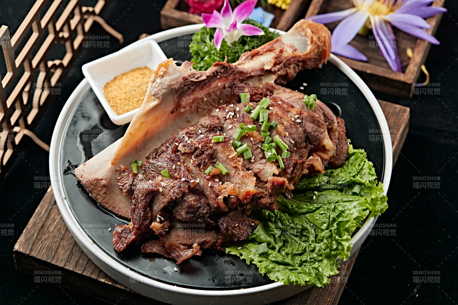 碳烤牛拆骨肉切片图片