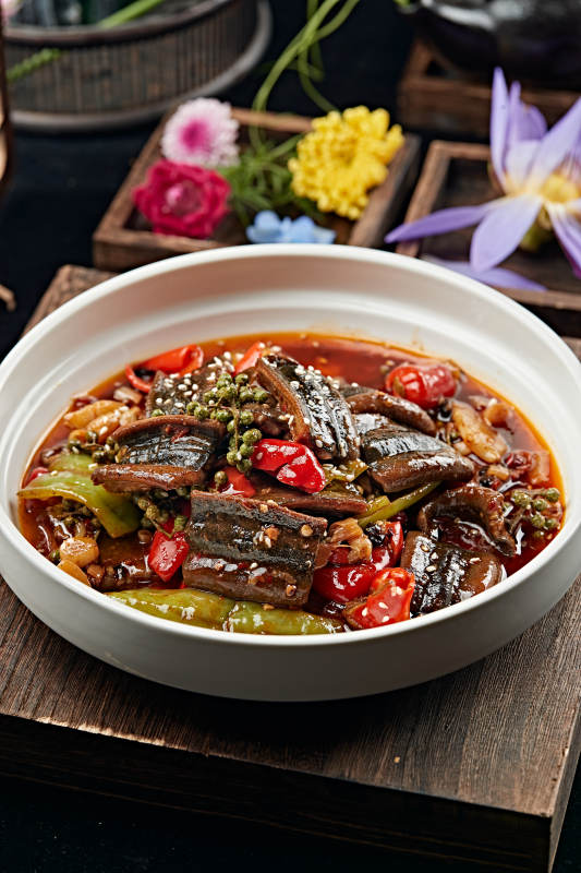 藤椒酸辣泡椒烧鳝鱼段图片