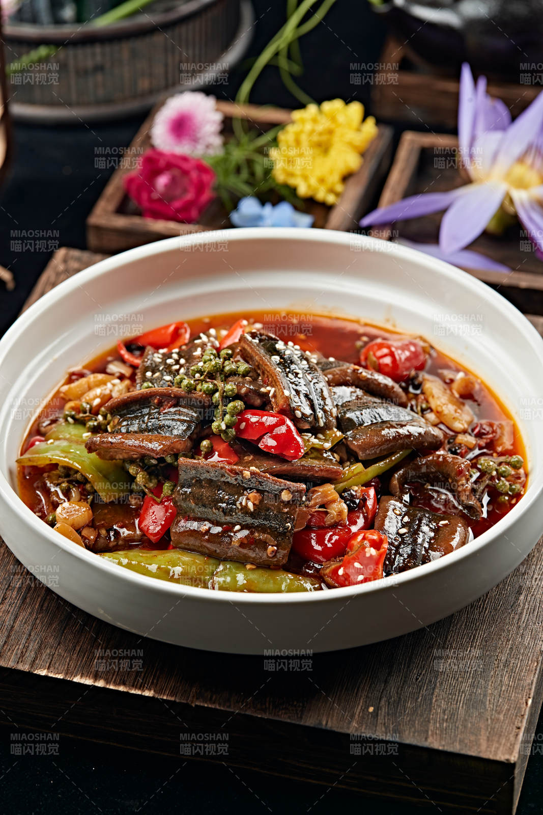 藤椒酸辣泡椒烧鳝鱼段图片