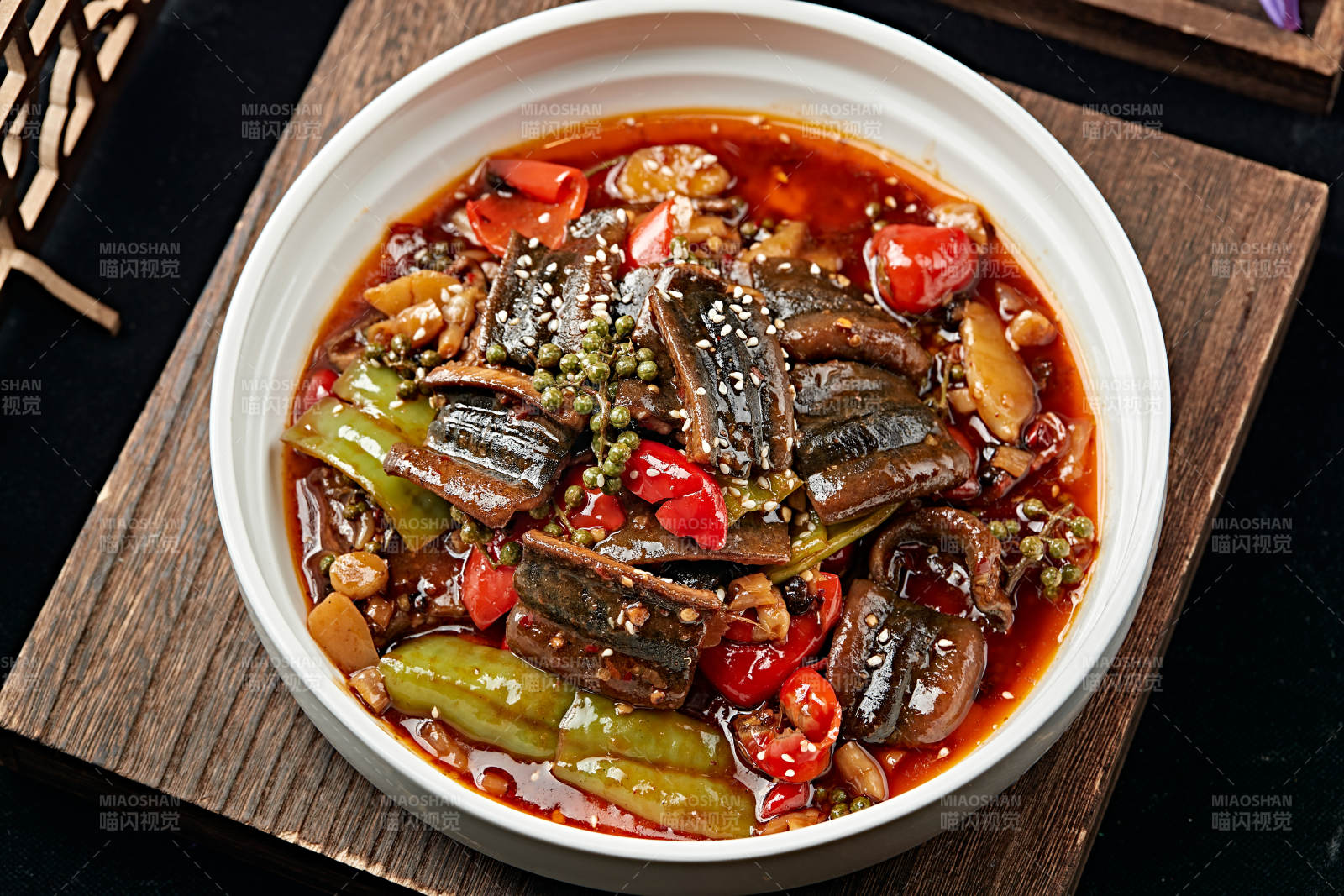 藤椒酸辣泡椒烧鳝鱼段图片