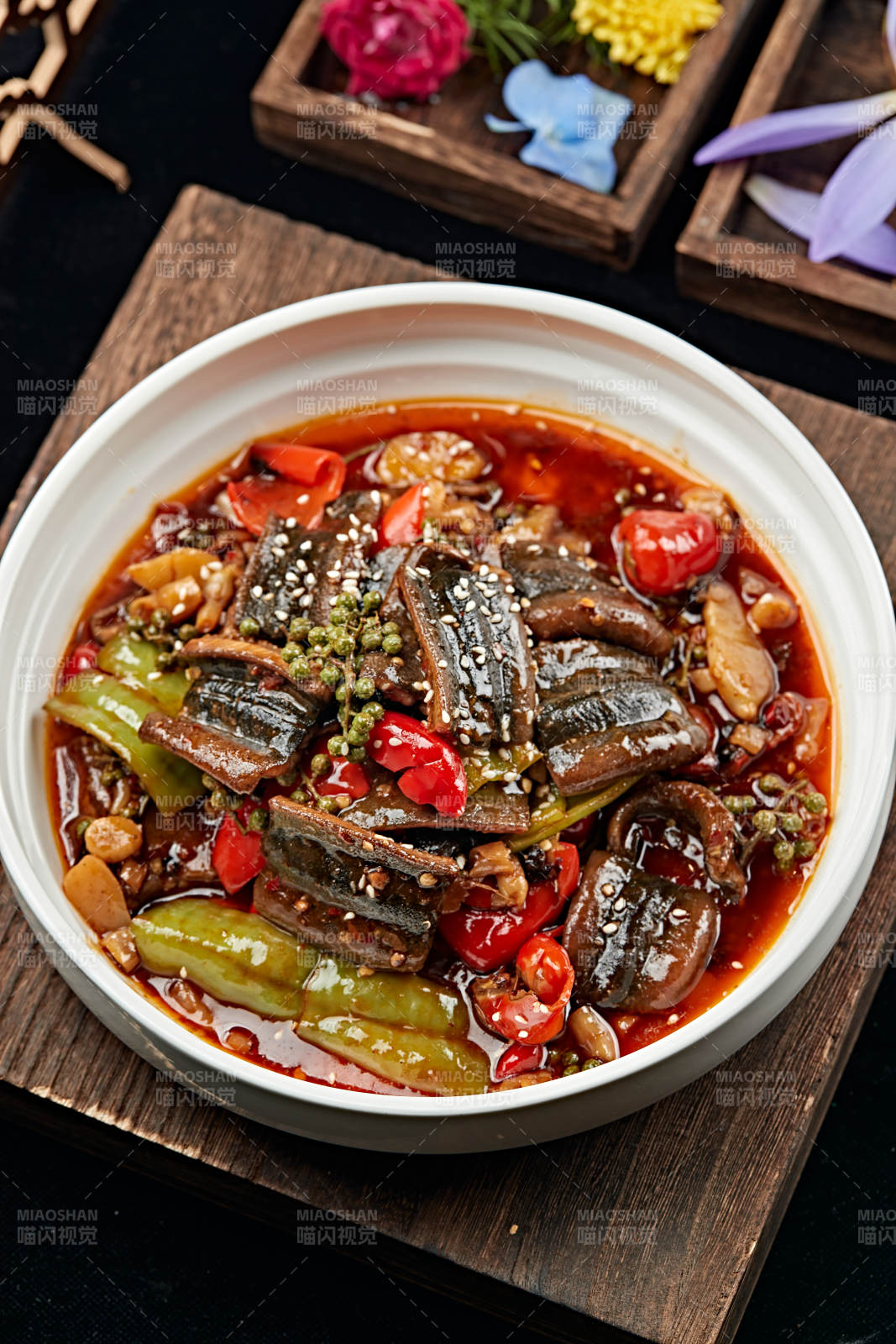 藤椒酸辣泡椒烧鳝鱼段图片