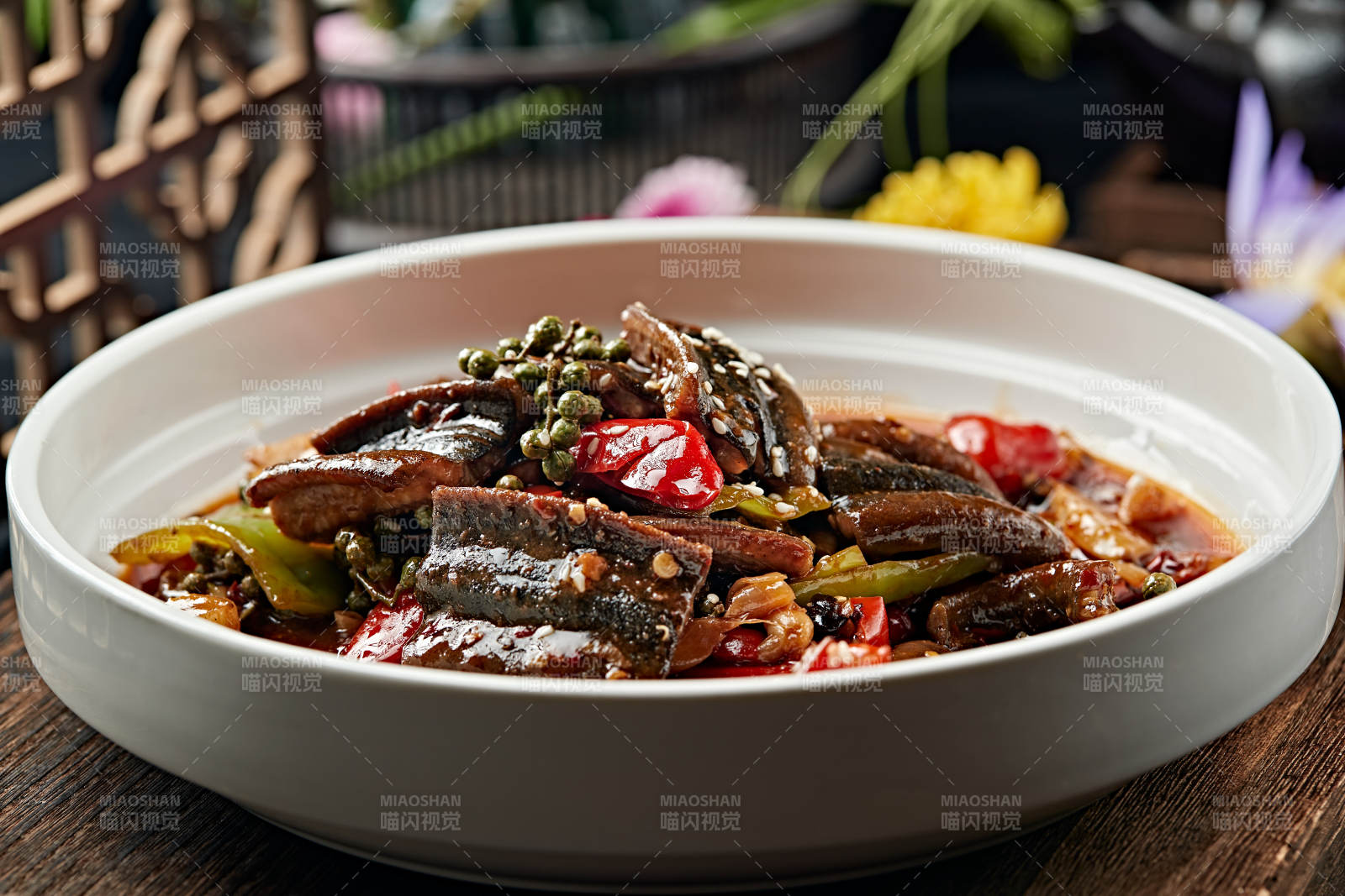 藤椒酸辣泡椒烧鳝鱼段图片