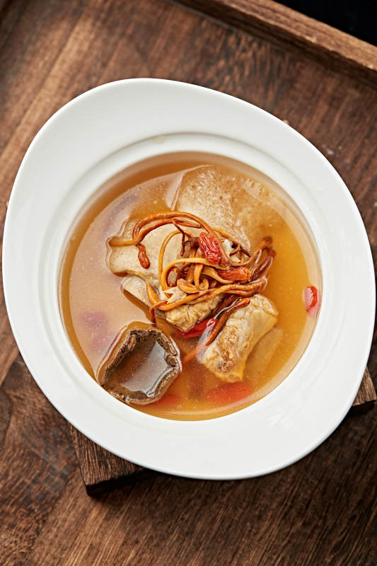 竹荪松茸排骨枸杞汤图片