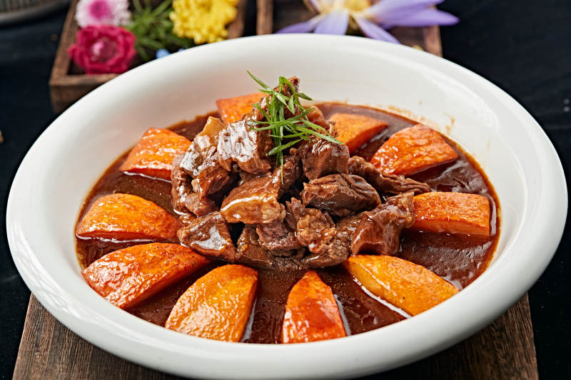 浓汤红烧金瓜牛腩图片