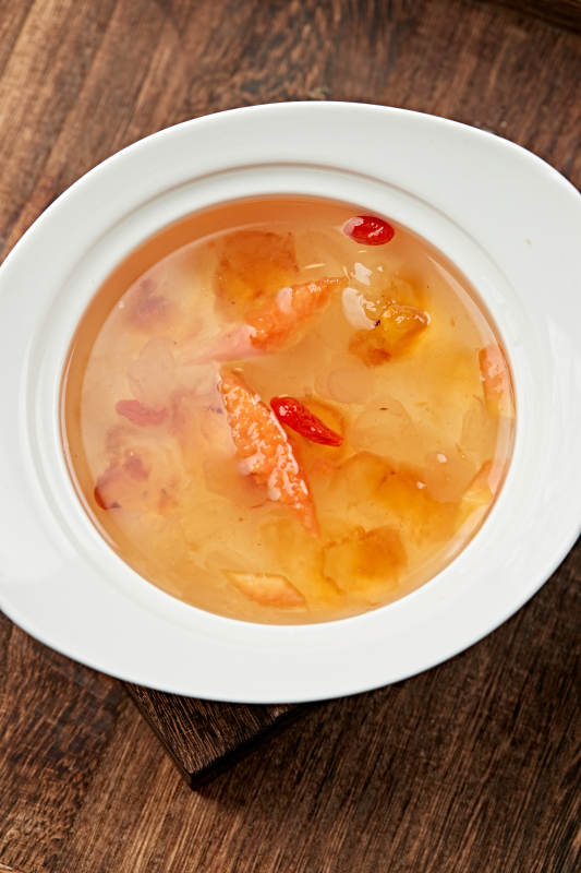 桃胶鲜木瓜枸杞银耳汤图片