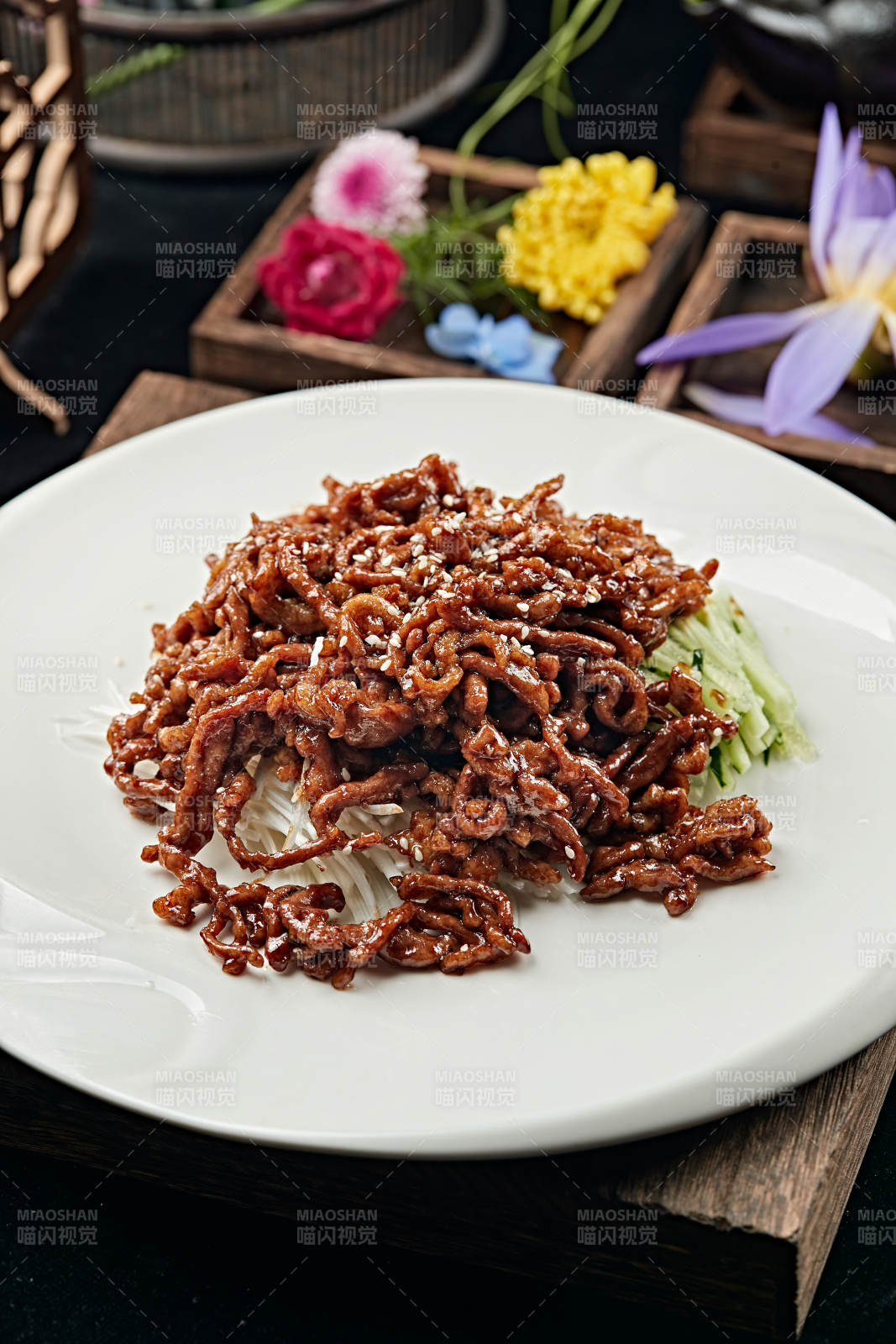 京酱肉丝配卷饼图片