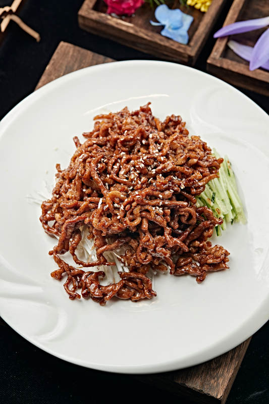 京酱肉丝配卷饼图片