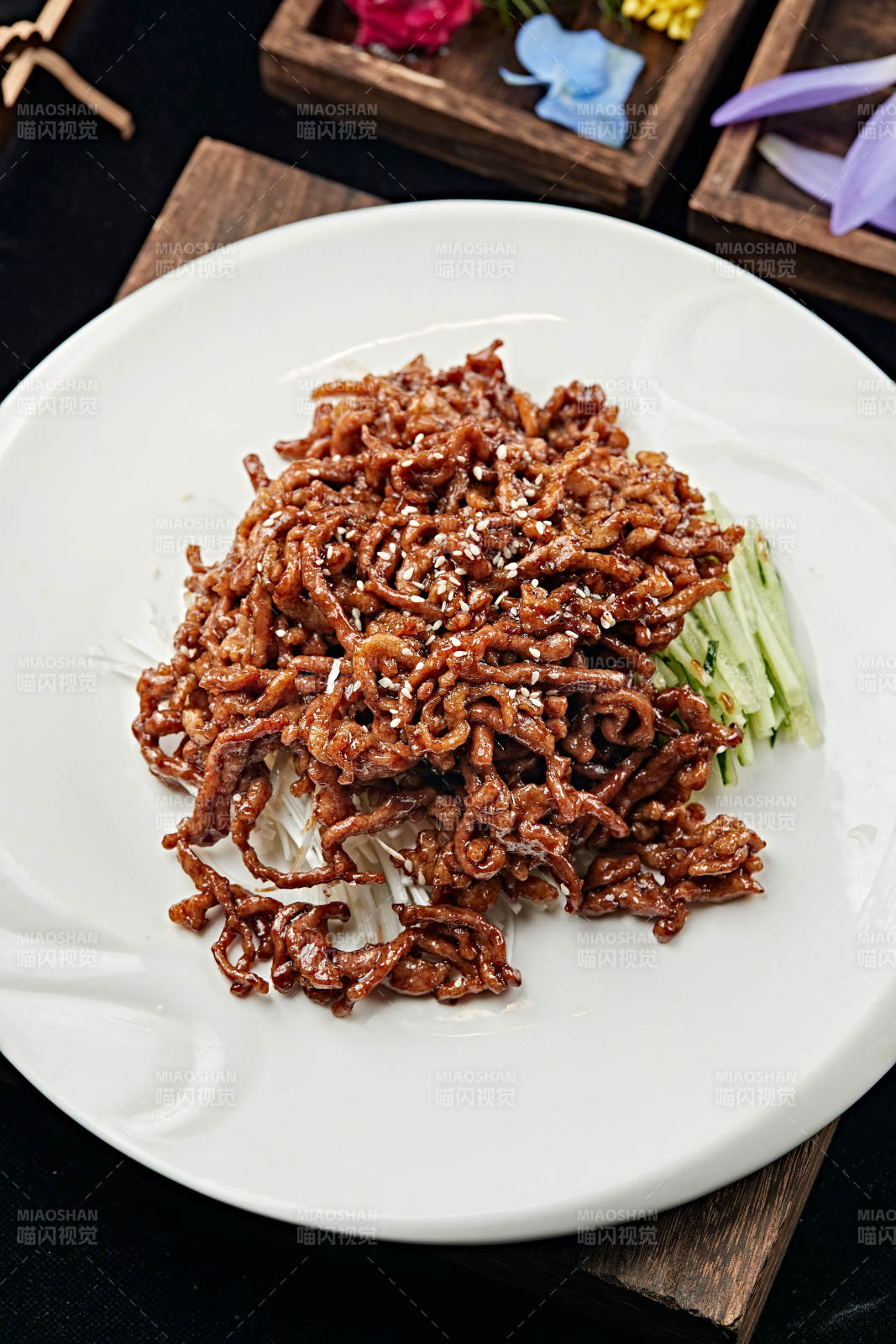 京酱肉丝配卷饼图片