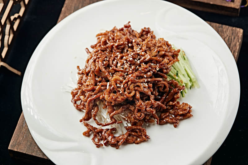 京酱肉丝配卷饼图片