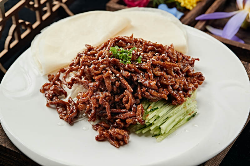 京酱肉丝配卷饼图片