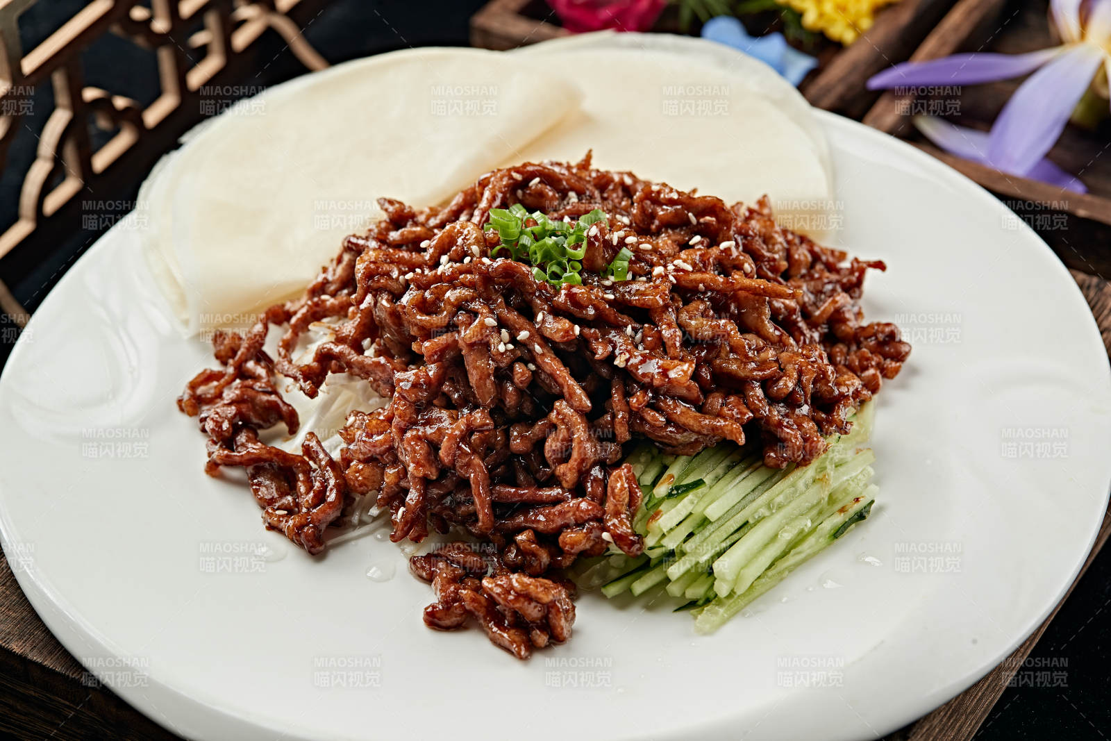 京酱肉丝配卷饼图片