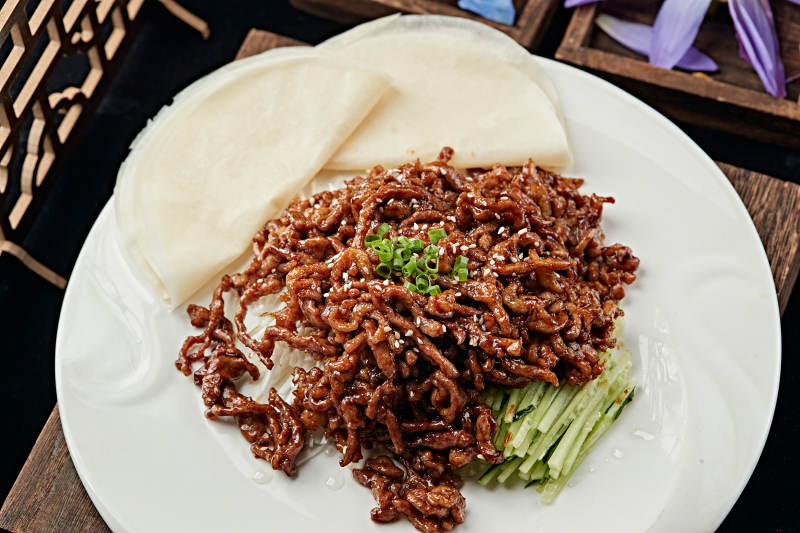 京酱肉丝配卷饼图片