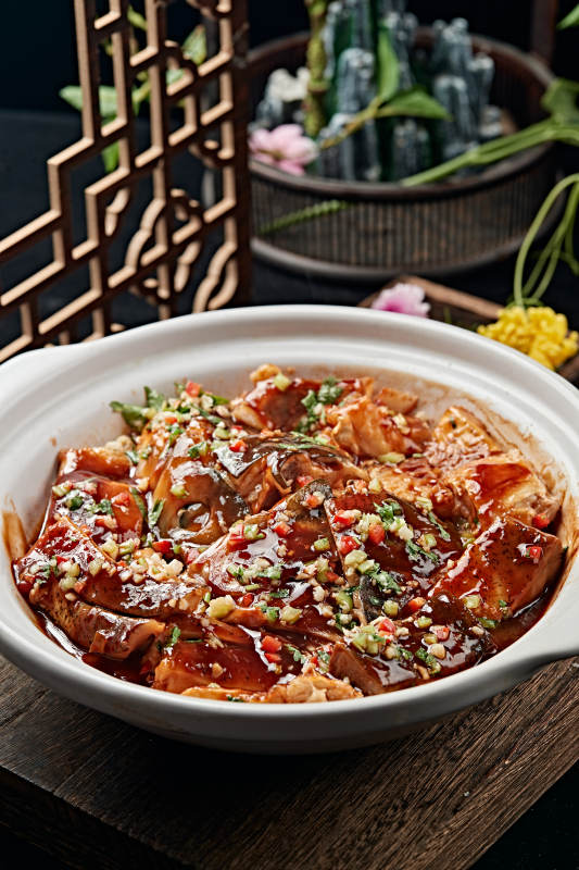 酱焖砂锅鱼头煲图片