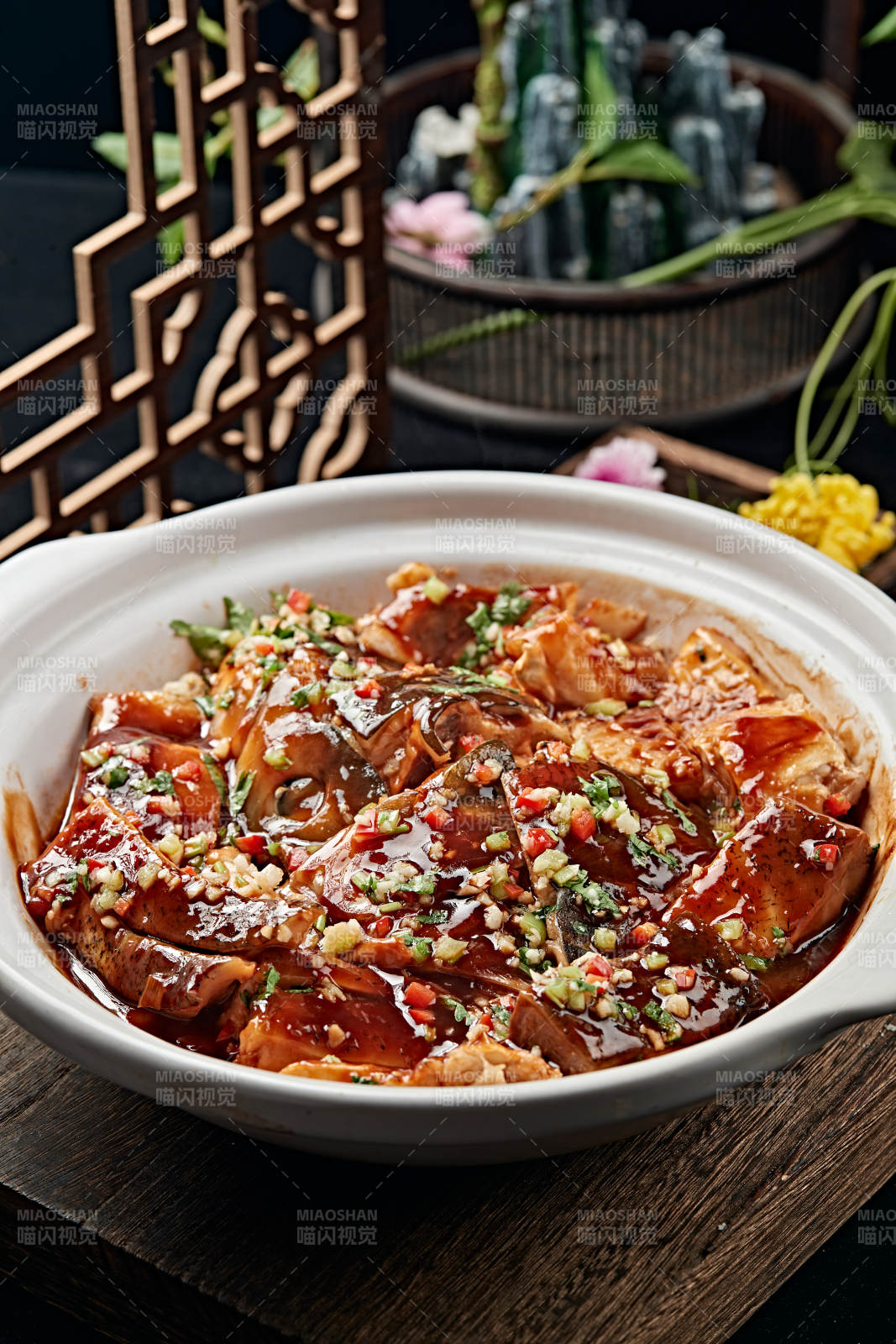 酱焖砂锅鱼头煲图片