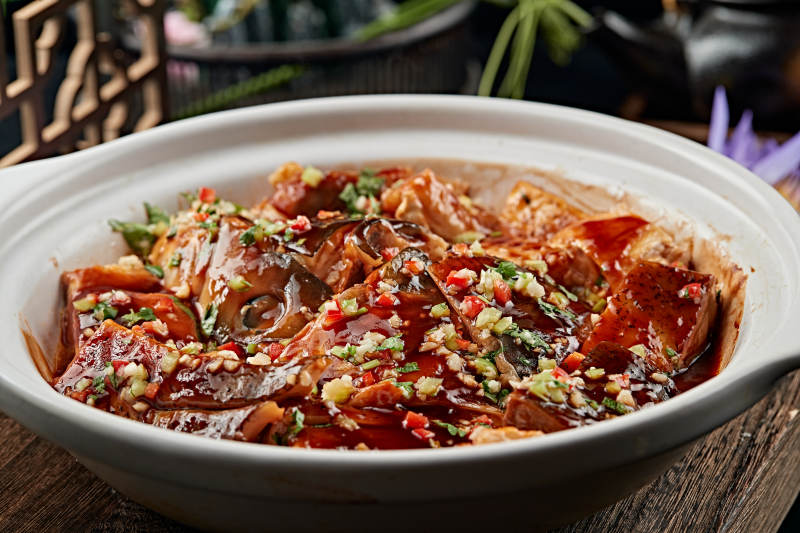 酱焖砂锅鱼头煲图片