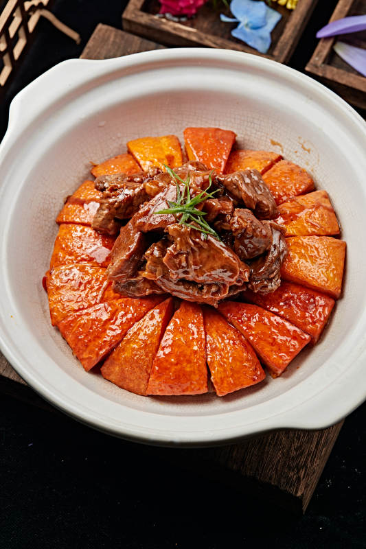 浓汤红烧金瓜牛腩图片