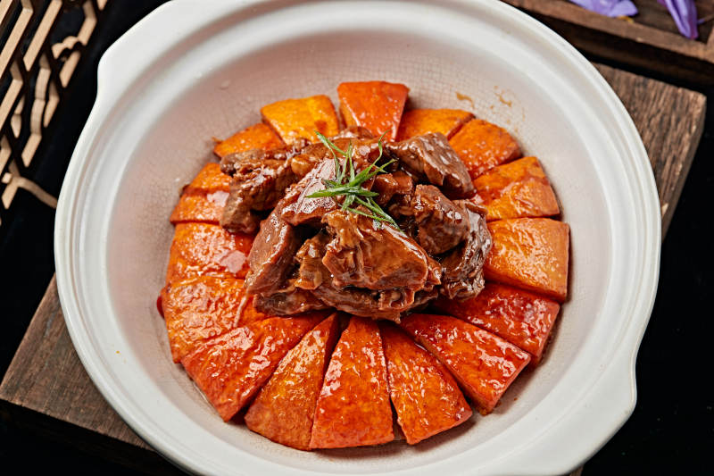 浓汤红烧金瓜牛腩图片