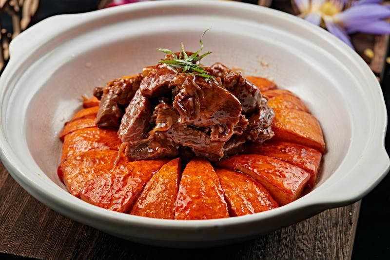 浓汤红烧金瓜牛腩图片