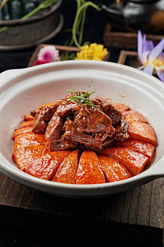 浓汤红烧金瓜牛腩图片