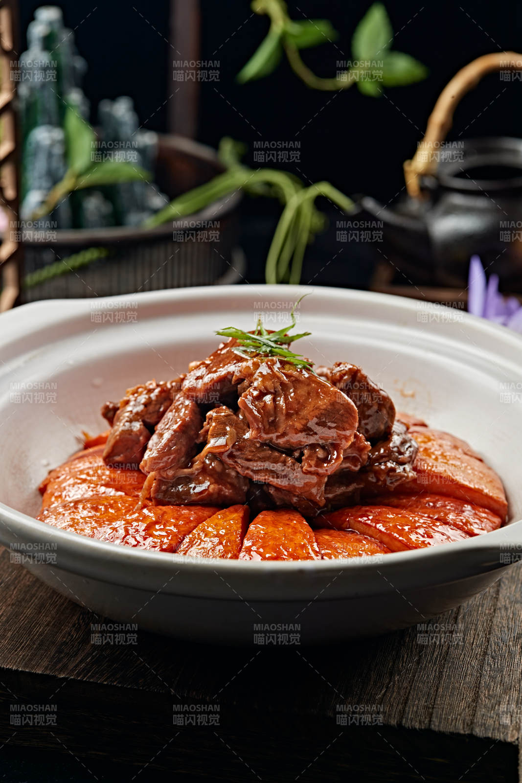 浓汤红烧金瓜牛腩图片