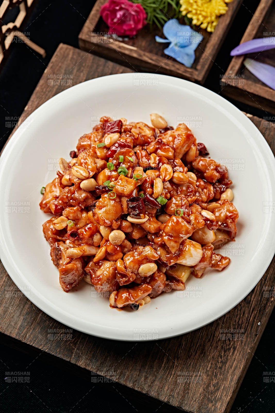 传统川菜宫保鸡丁图片