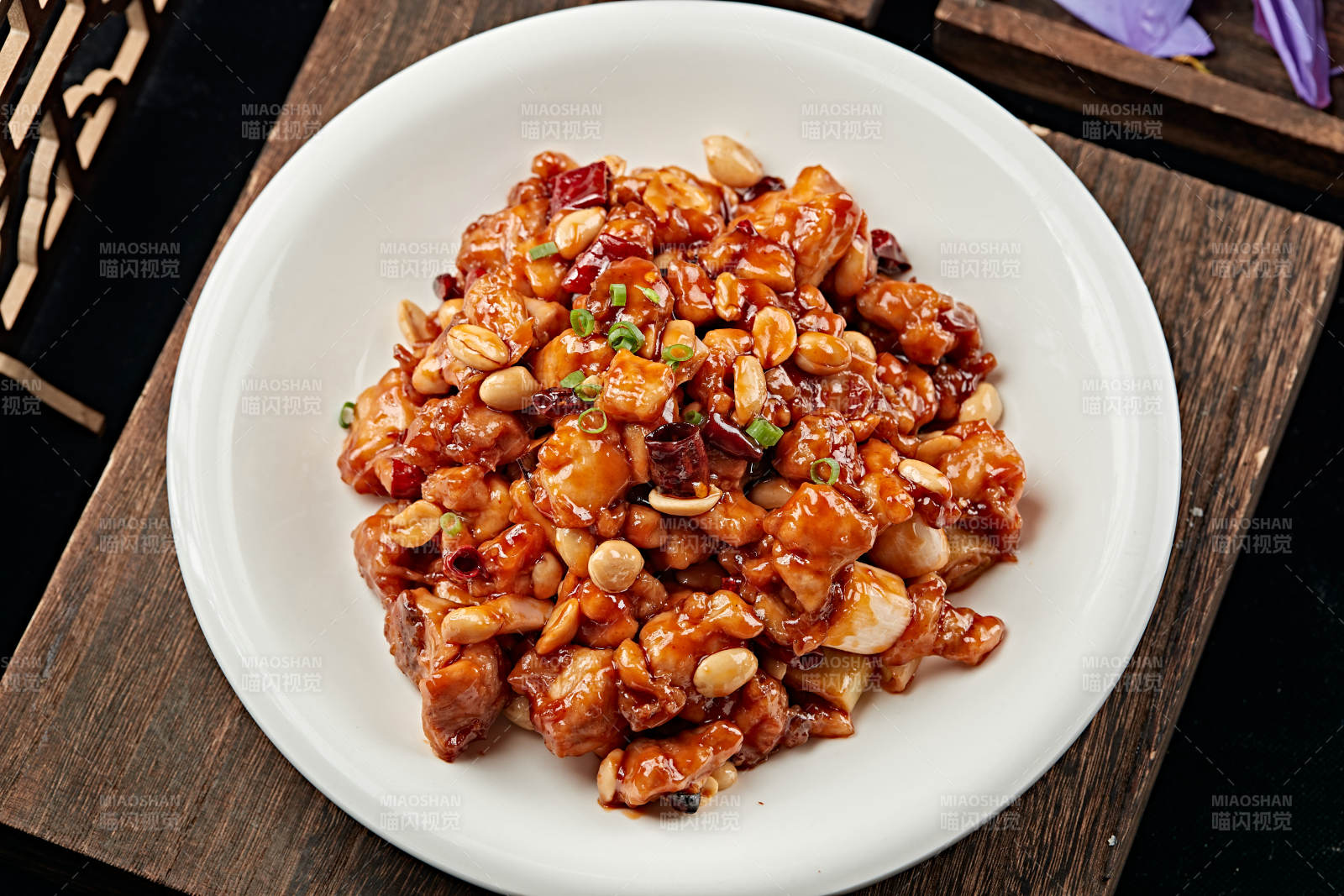 传统川菜宫保鸡丁图片