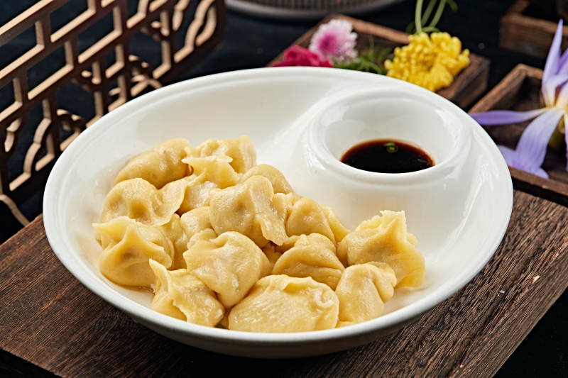 玉米面皮猪肉酸菜馅饺子图片