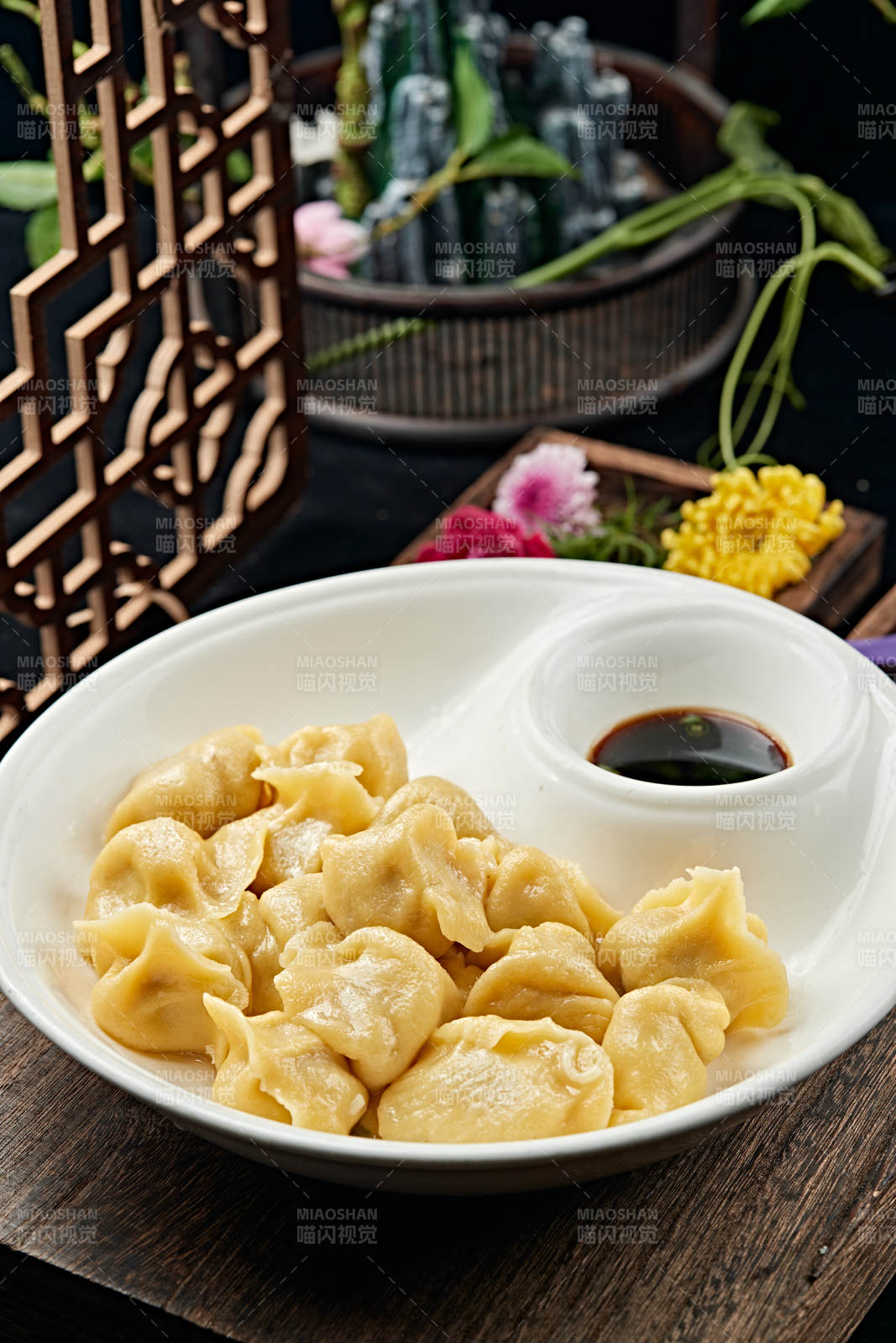 玉米面皮猪肉酸菜馅饺子图片