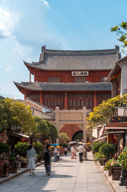 云南大理巍山古城古街鼓楼风光图片