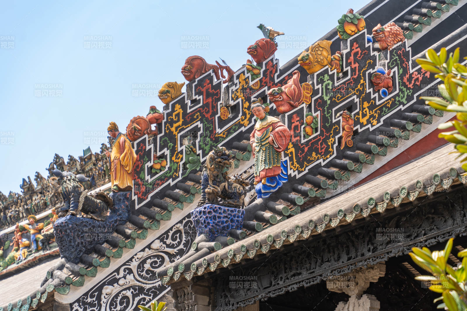 陈家祠屋顶精美的岭南传统陶塑图片