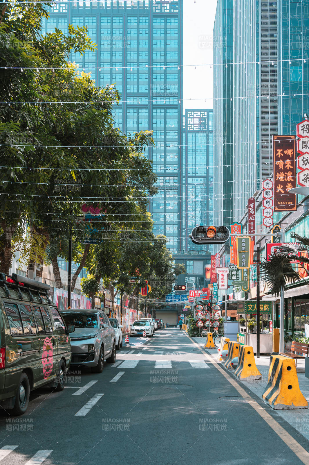 都市街景 高楼林立。图片