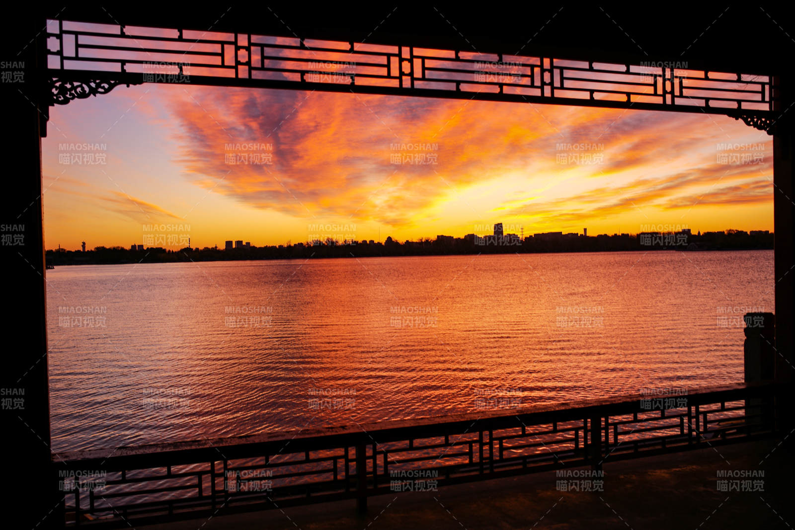 颐和园豳风桥—夕阳映湖景图片