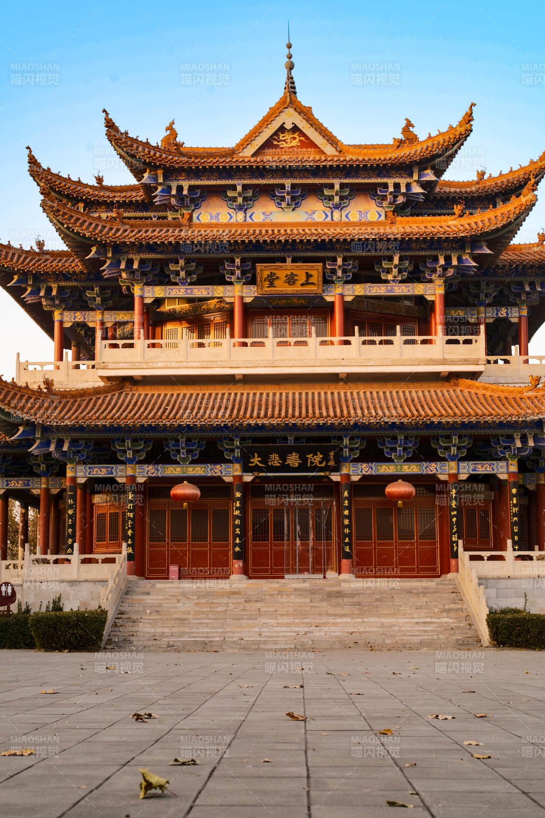 大悲禅寺—古寺巍峨映蓝天图片