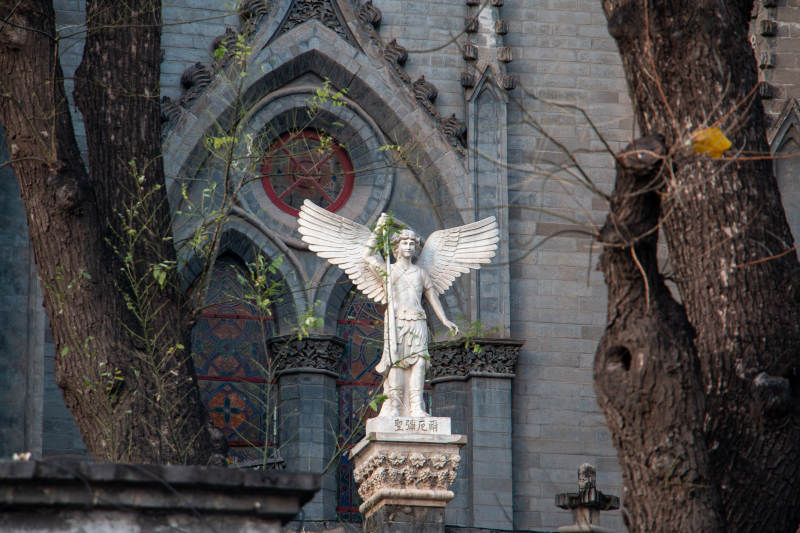 圣米厄尔教堂天使雕像图片