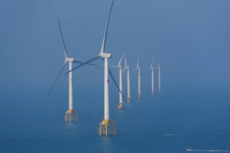 海上风力发电场（蓝眼泪）图片