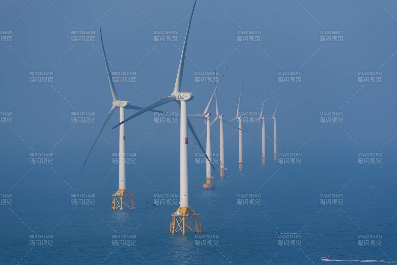 海上风力发电场（蓝眼泪）图片