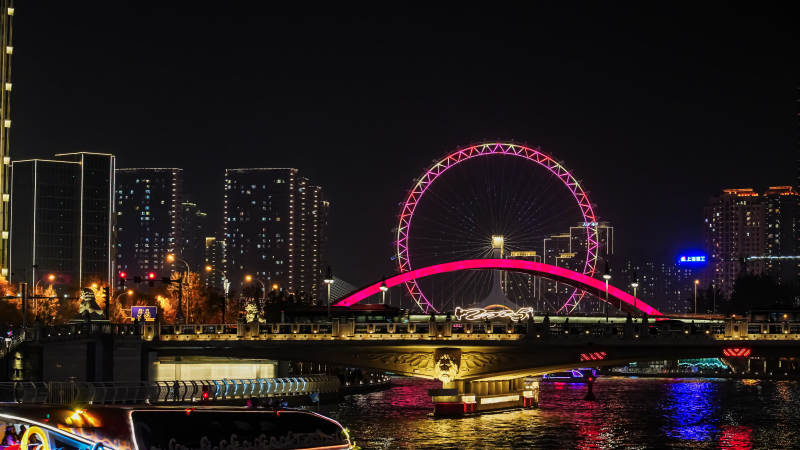 天津夜幕下的摩天轮图片