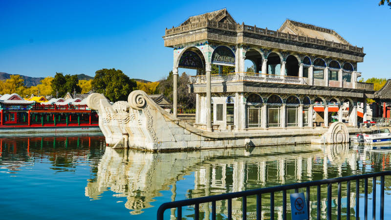 北京颐和园石舫静谧景图片