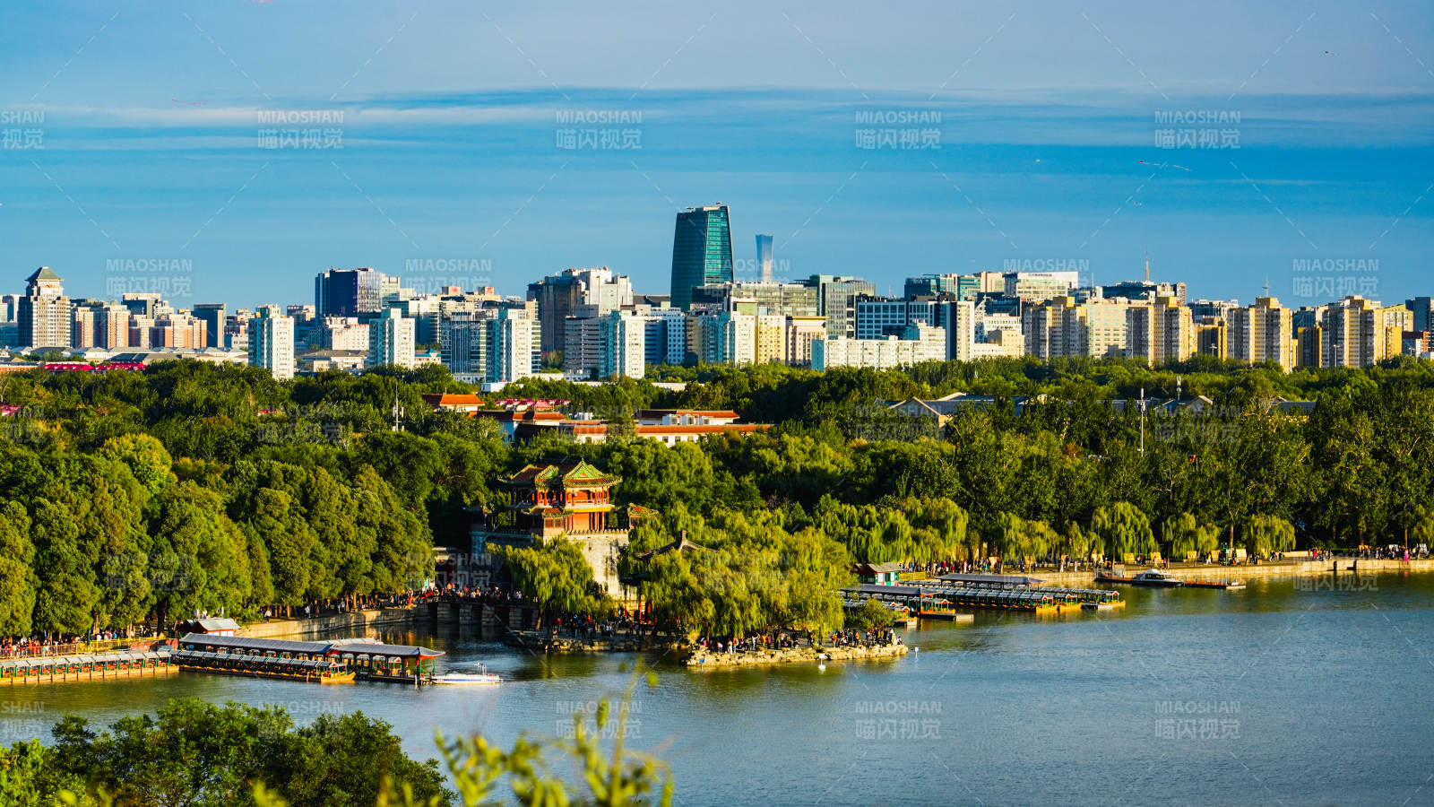 颐和园昆明湖畔城市风光图片