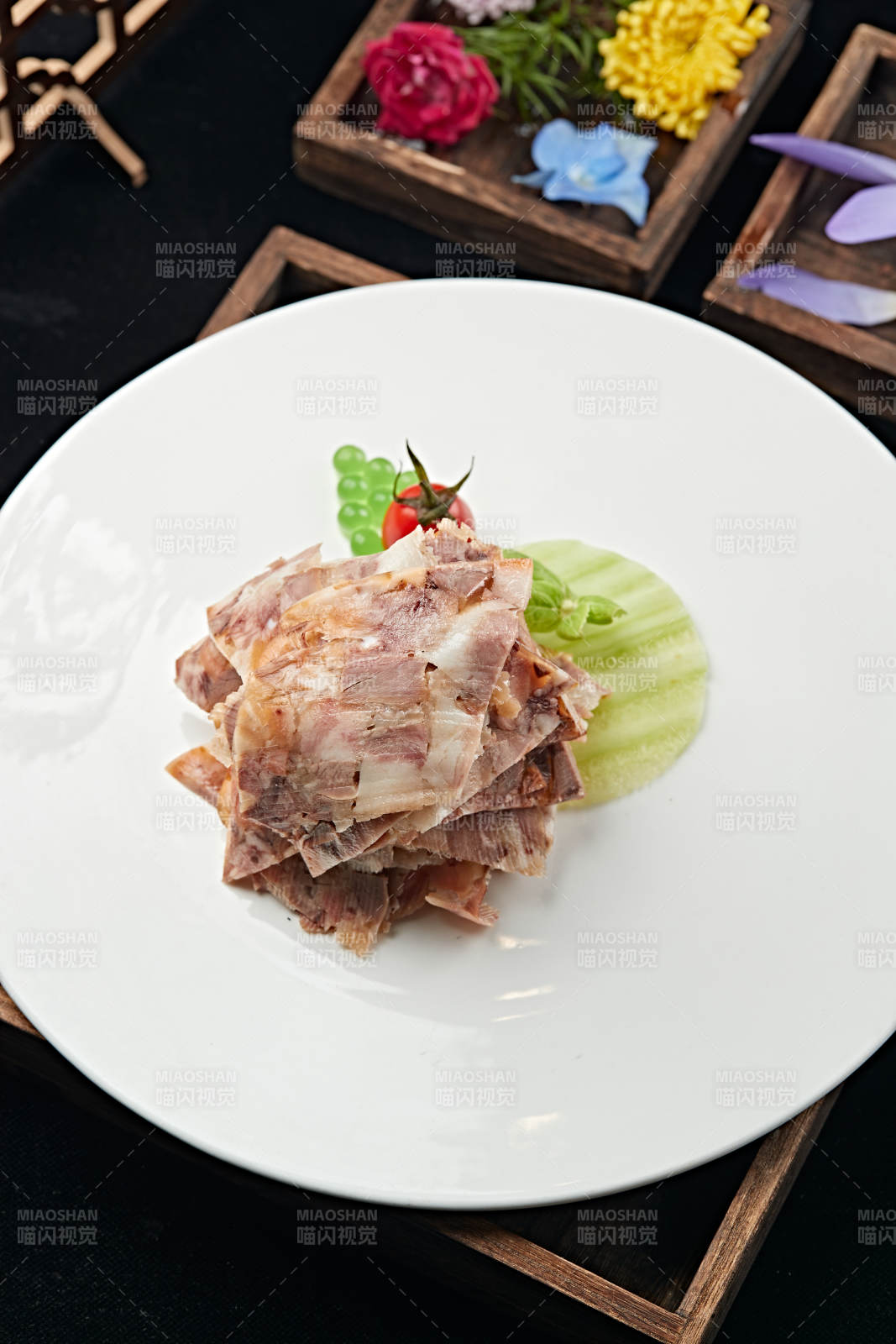 凉菜切片柴沟堡熏肉熏肘花图片