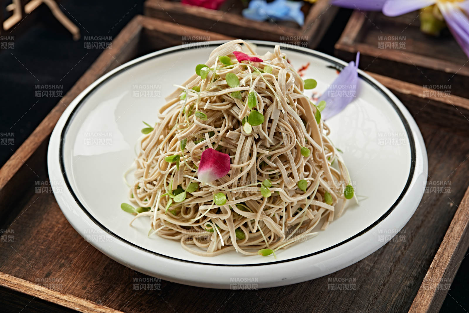 香椿苗拌干豆腐丝图片