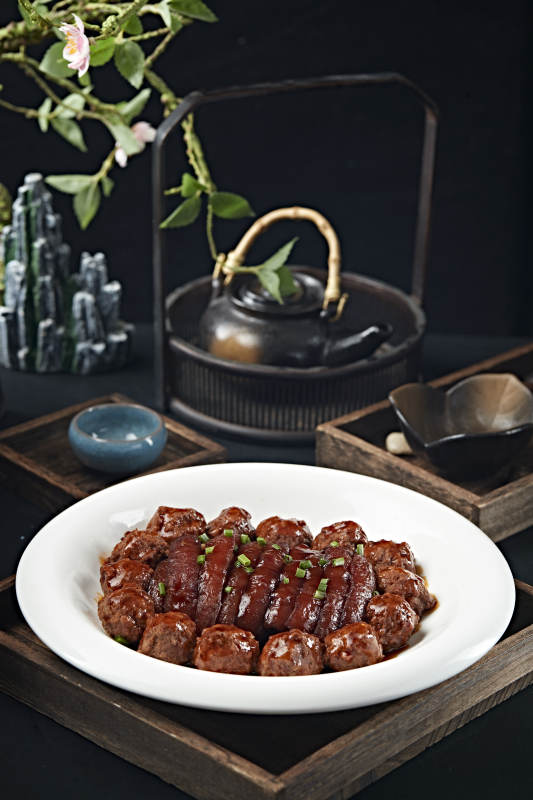 婚宴菜品红烧丸子配五花扣肉图片