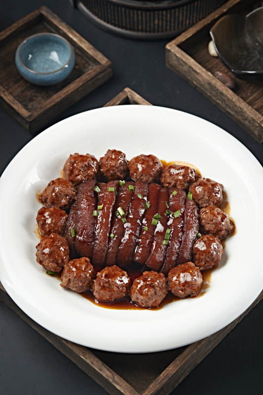 婚宴菜品红烧丸子配五花扣肉图片
